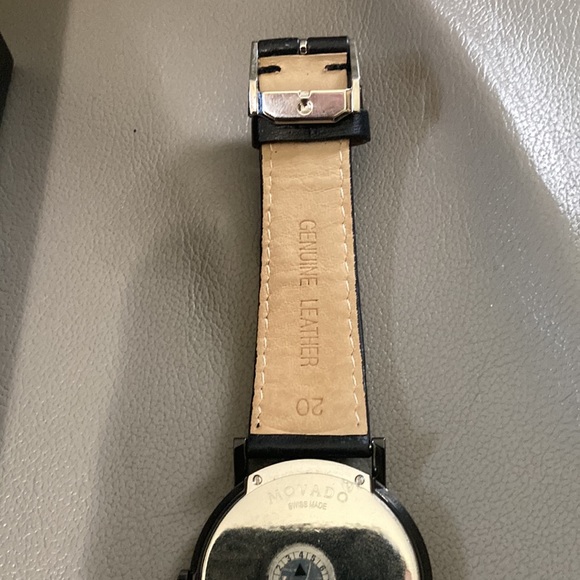 Unisex Movado ultra slim watch BNWT new - old stock, tried on but never worn. - Picture 5 of 7